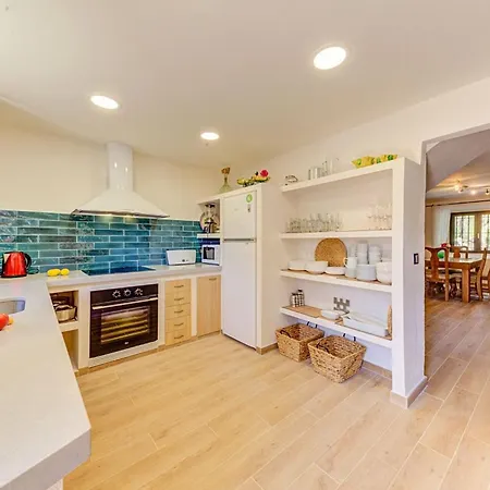 Vila Tranquil Plana Den Rull Set In The Beautiful Ternelles Valley Private Pool *